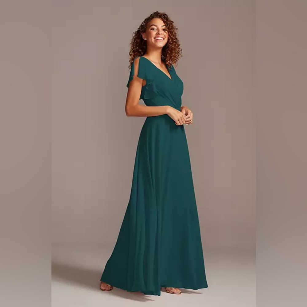 ✨Brand New!!✨ David’s Bridal Bridesmaid Dress with Flutter Sleeve & Full Skirt